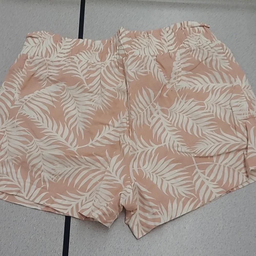 Hope & Harlow Pink/White Linen Shorts Size M